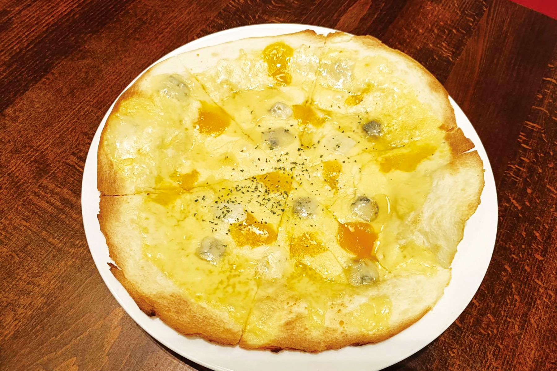 ピッツァ クワトロフォルマッジ